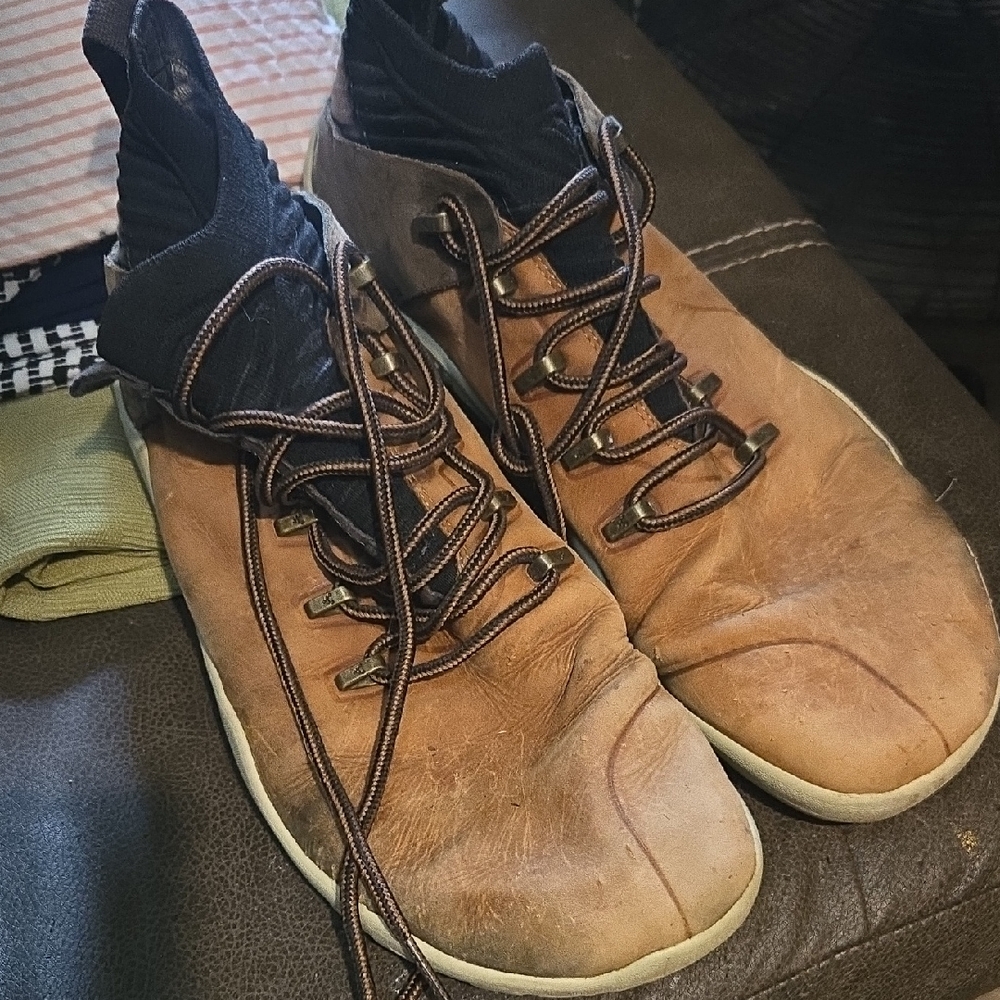 Vivo Barefoot Tan Sneakers